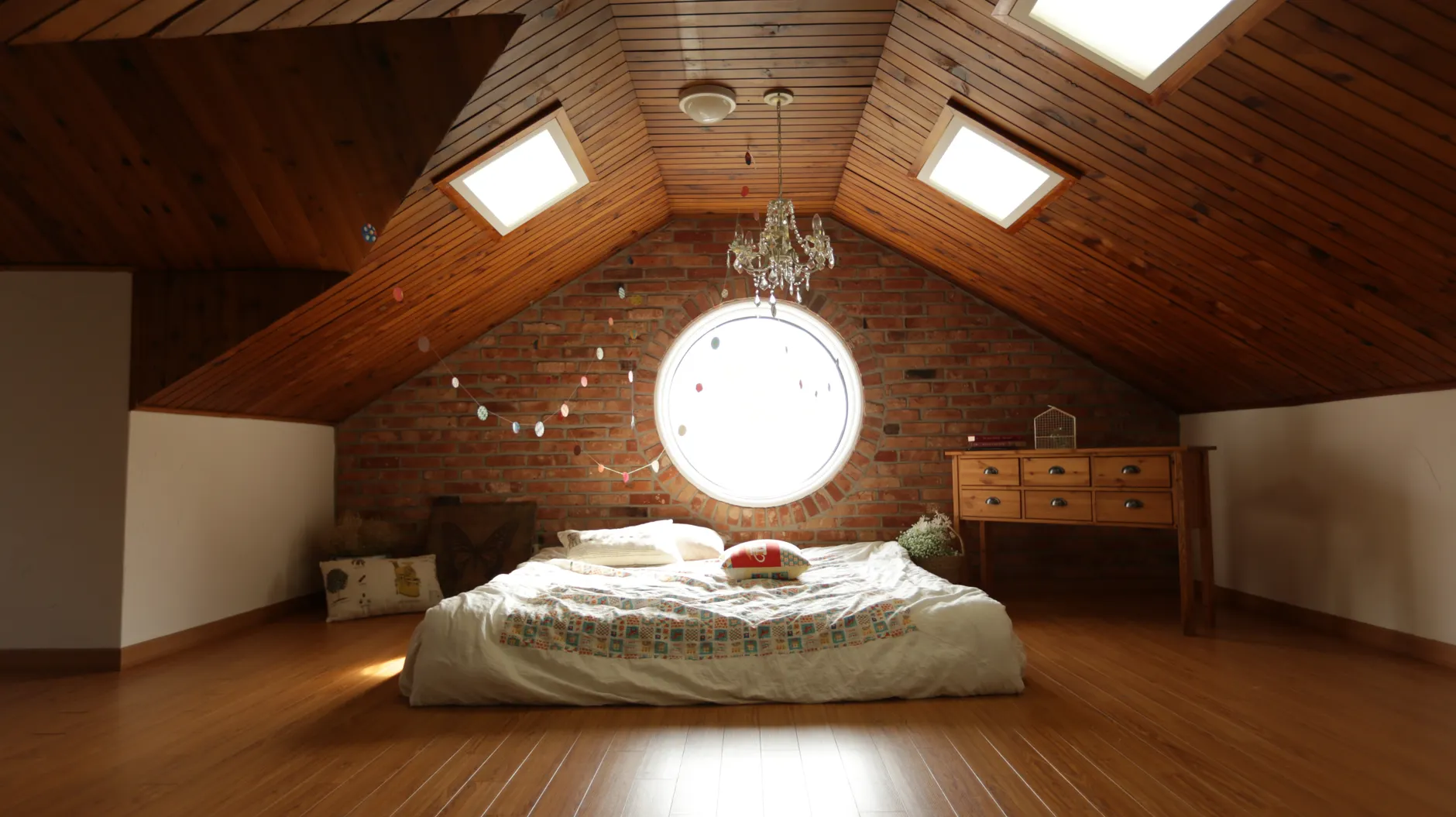 Flat-Roof Skylights, Lanterns & Sun Tunnels